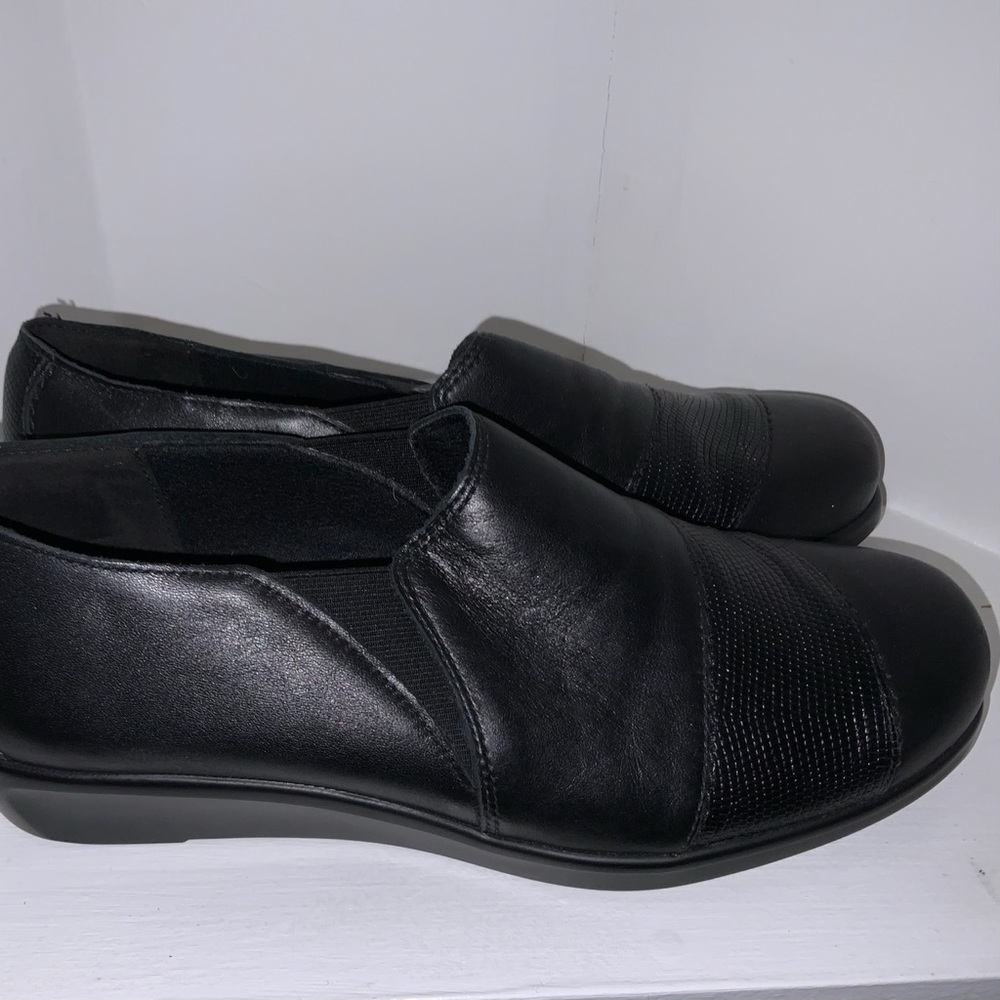 NWB SAS Nora Black/Lizard Slip on Loafer